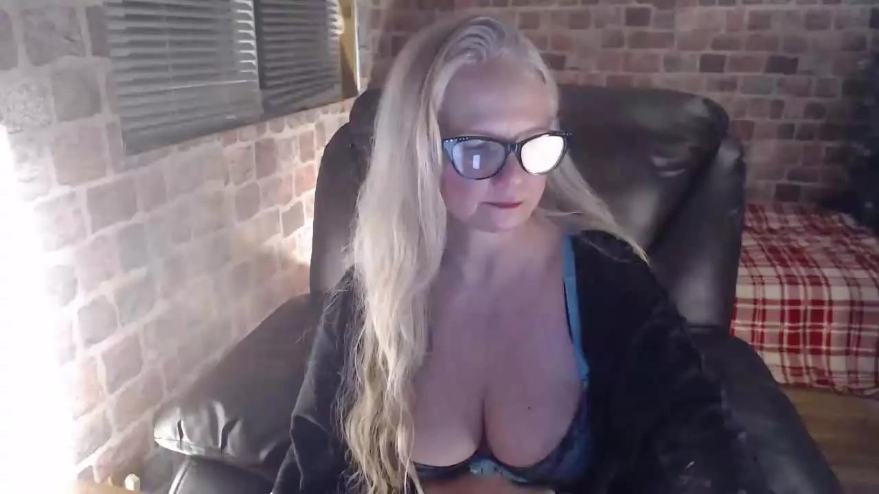 DoribellTheQueen on Streamray 