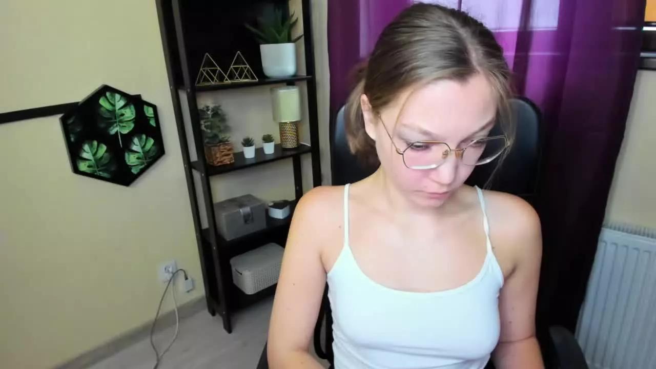 EmillyKiss on Streamray 