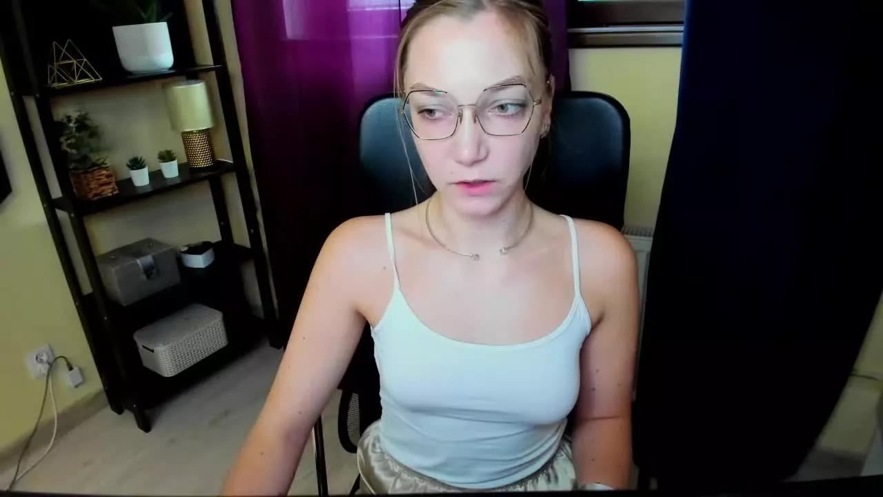 EmillyKiss on Streamray 