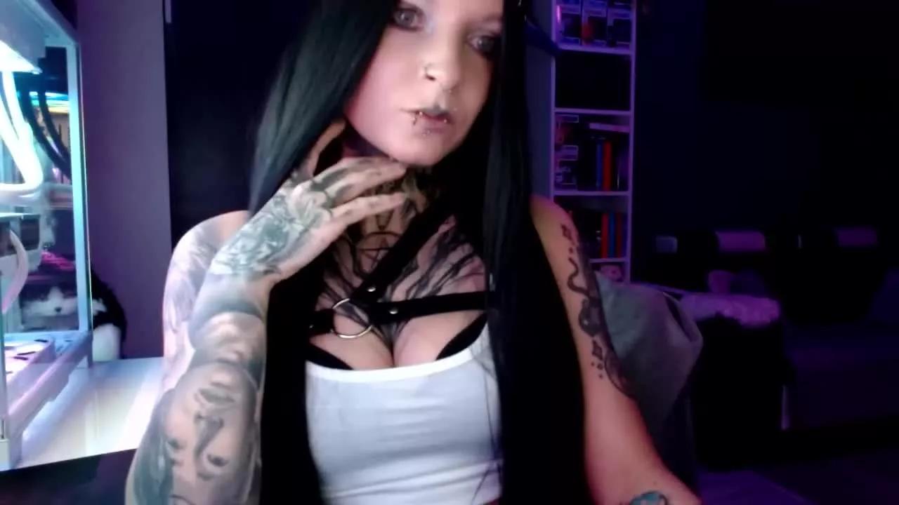 InesAlone on Streamray 