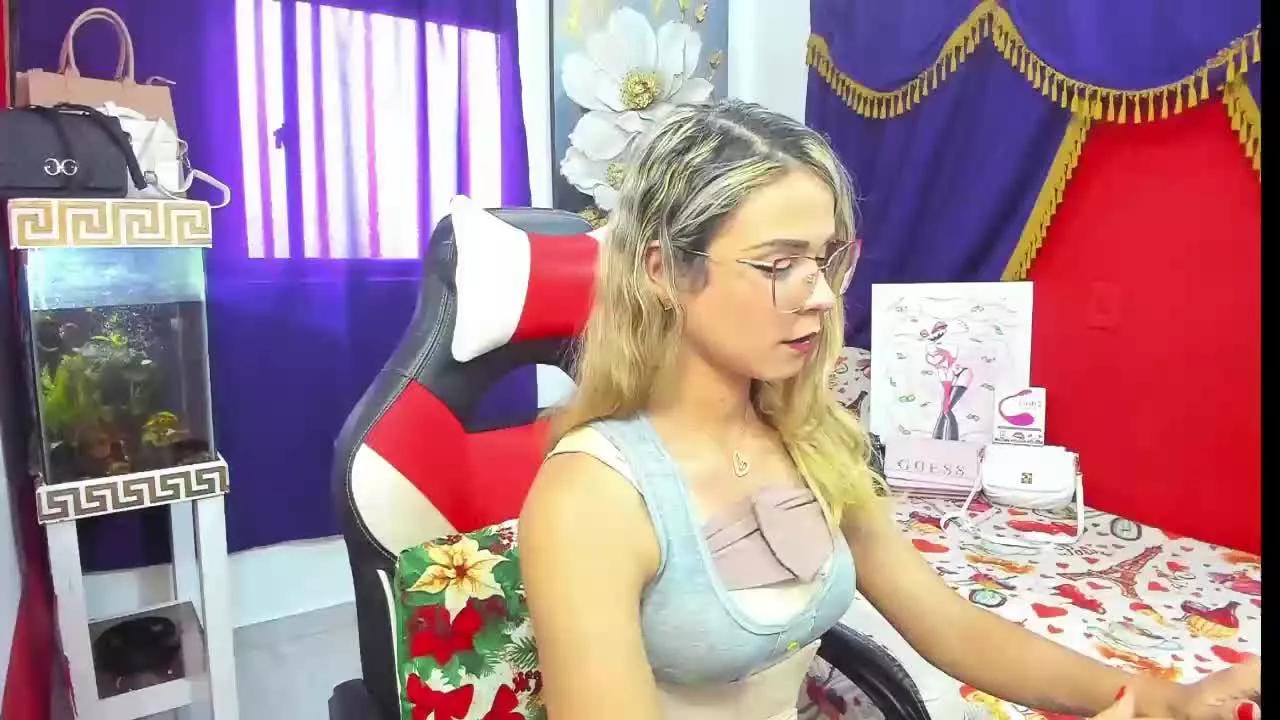 Isabella_Doll on Streamray 