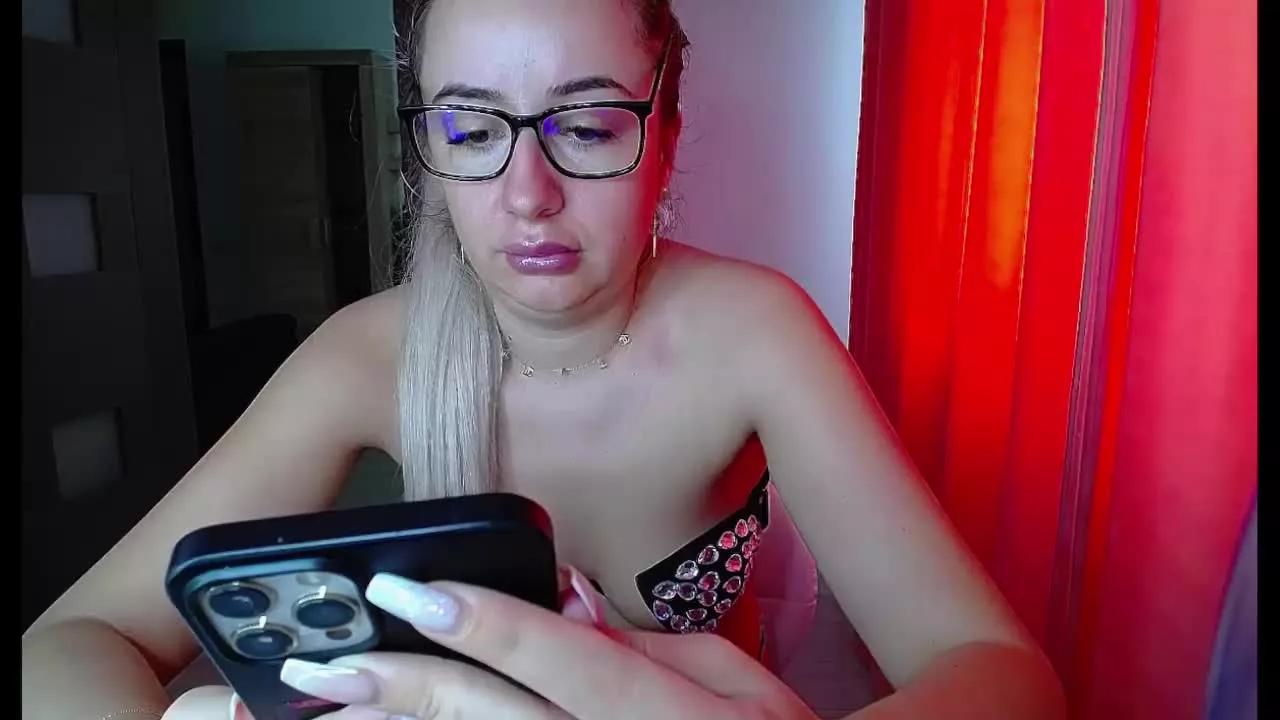 Julianna6969 on Streamray 