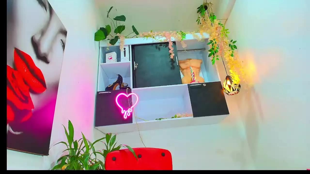 KARINASQUIRTING on Streamray 