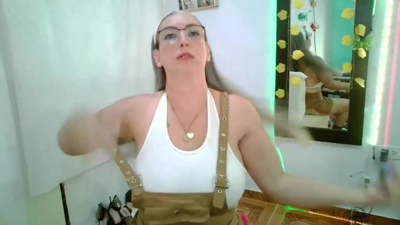 NathalyEva on Streamray 