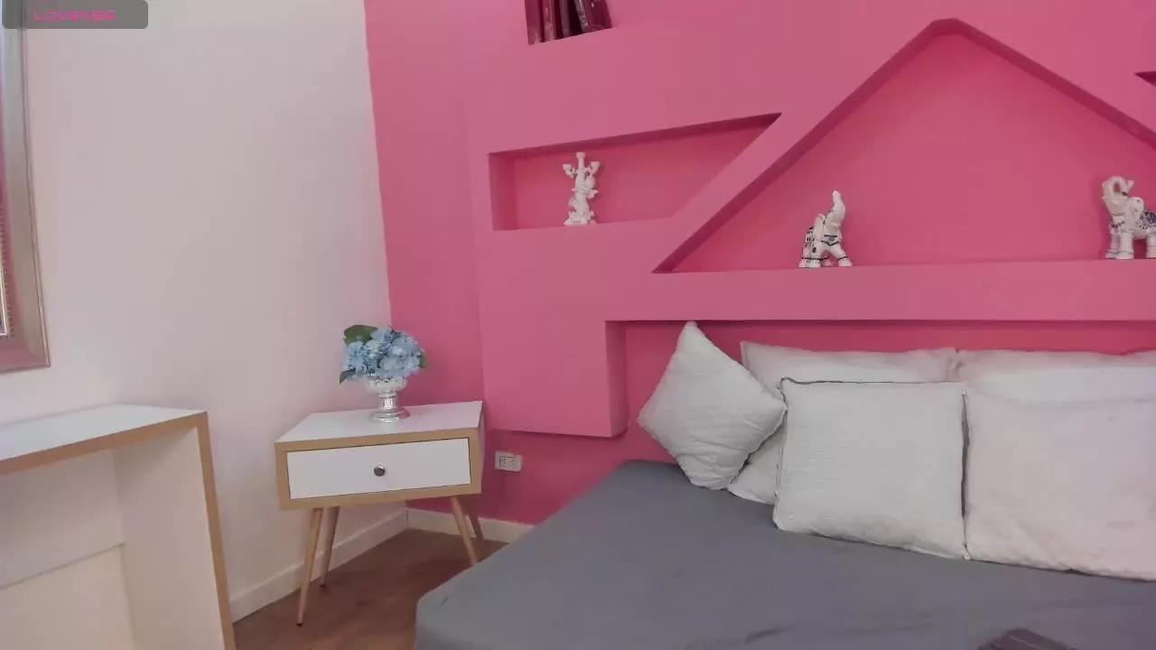 NicoleDior on Streamray 