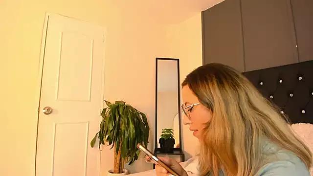 Private Alexa__Blue on StripChat