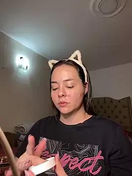 Alyn_moon on StripChat 