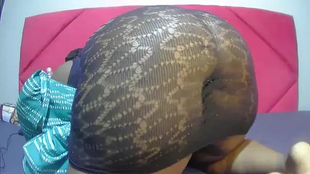 Freechat assqueenxx on StripChat