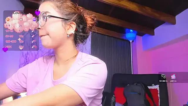 Freechat chloe_blue on StripChat