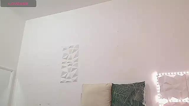 clara_x_x on StripChat 