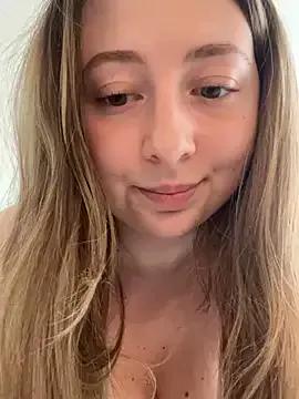 Freechat curvyflawless on StripChat