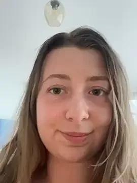 Freechat curvyflawless on StripChat