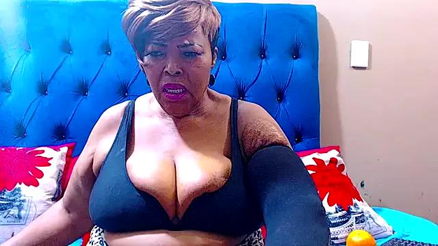 Freechat ebonycandy10 on StripChat