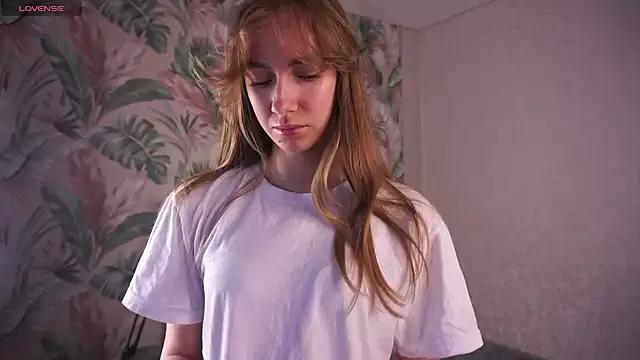 ElwineHigginson on StripChat 