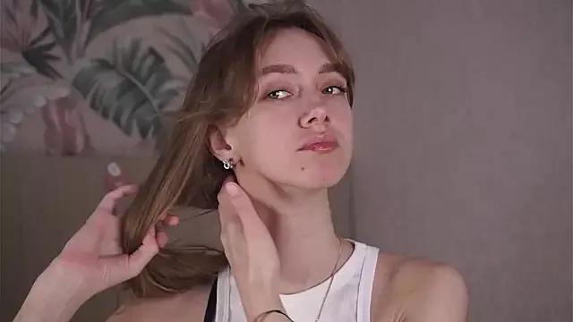 ElwineHigginson on StripChat 
