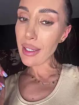 Freechat Evelyn_Evyyy on StripChat