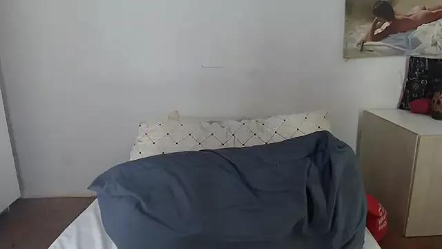 FLOWERLIPS25 on StripChat 
