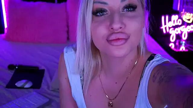 GraceHotDavies on StripChat 