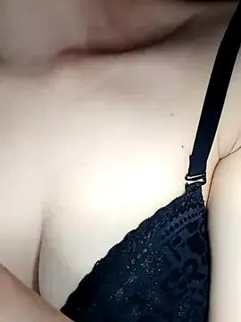 Hinna_x on StripChat