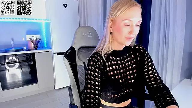 HotyPlays on StripChat 