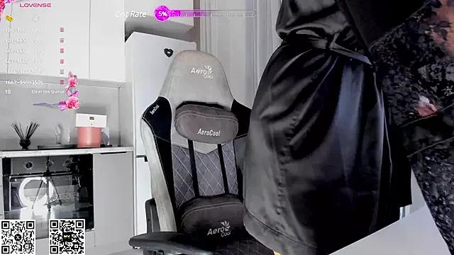 HotyPlays on StripChat 