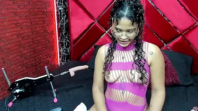 Freechat IVISBOUNCYASS on StripChat