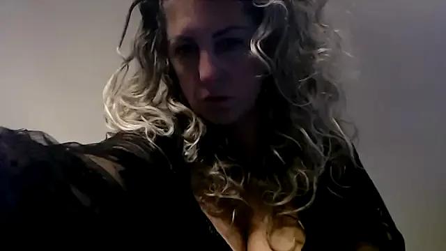 JenniLowen on StripChat 