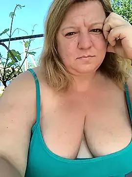 jusichka on StripChat 