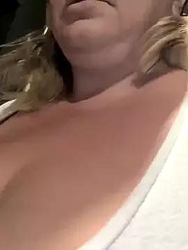 jusichka on StripChat 