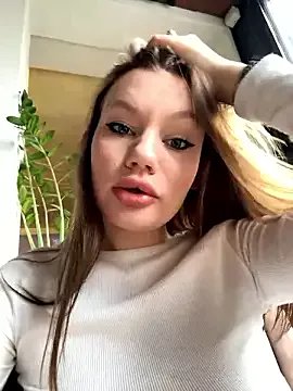 Freechat justmilaa on StripChat