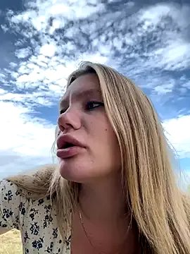 Freechat justmilaa on StripChat