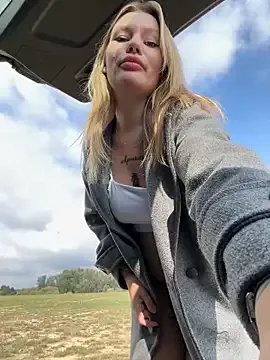 Freechat justmilaa on StripChat