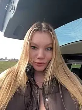 Freechat justmilaa on StripChat