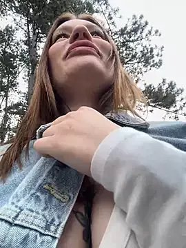 Freechat justmilaa on StripChat