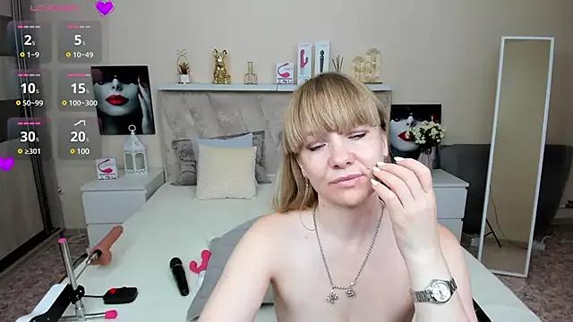 Freechat KattyPeachX on StripChat