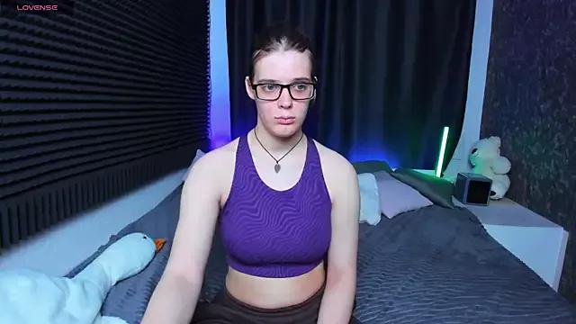 KIKI_Krash on StripChat 