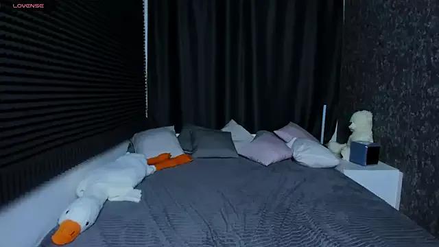 KIKI_Krash on StripChat 