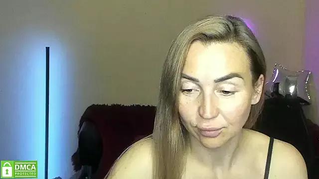 Kiss_julli88I on StripChat 