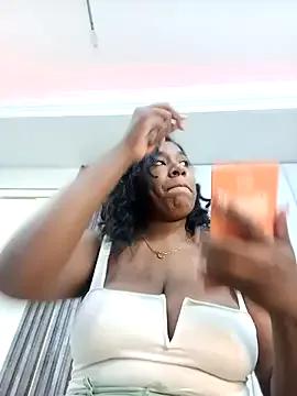 KloheCurvy on StripChat 