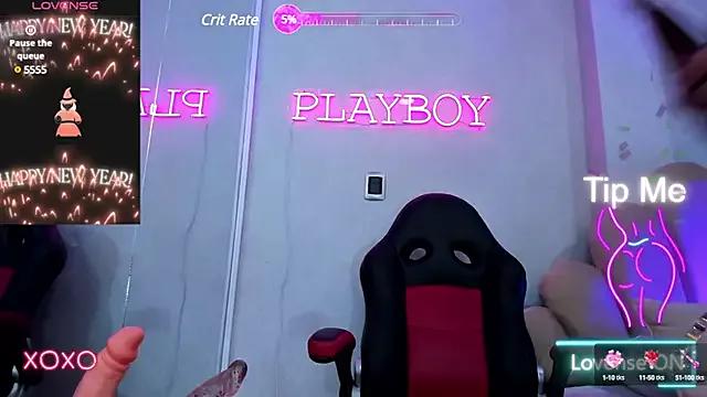 LaurenHu on StripChat 