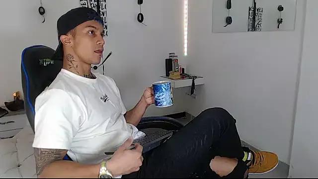 Leonard_Price on StripChat 