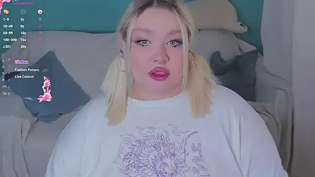 LilyBelll on StripChat 