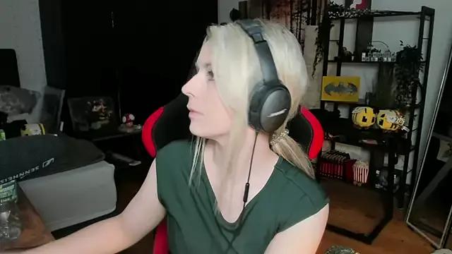 Lisaonthemoon on StripChat 