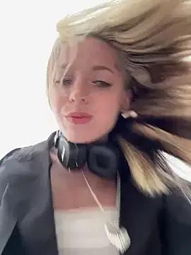 Freechat LoraaDoll on StripChat