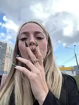 Freechat LoraaDoll on StripChat