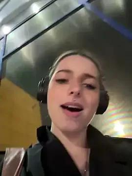 Freechat LoraaDoll on StripChat