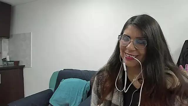 Luna_Dumont on StripChat 