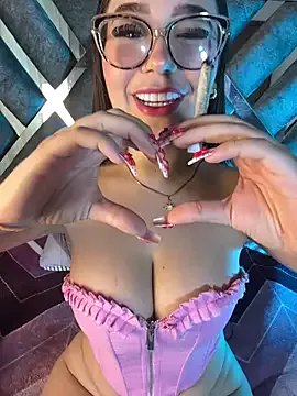 Freechat LylaLee111 on StripChat