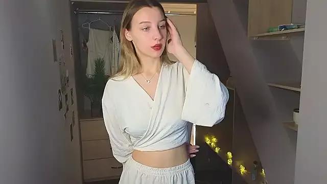 MaeCurson on StripChat 
