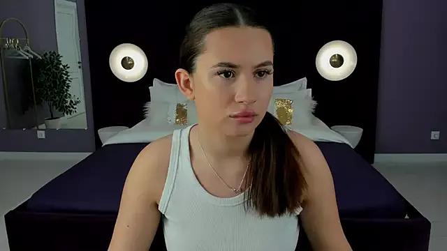milaleoneli on StripChat 